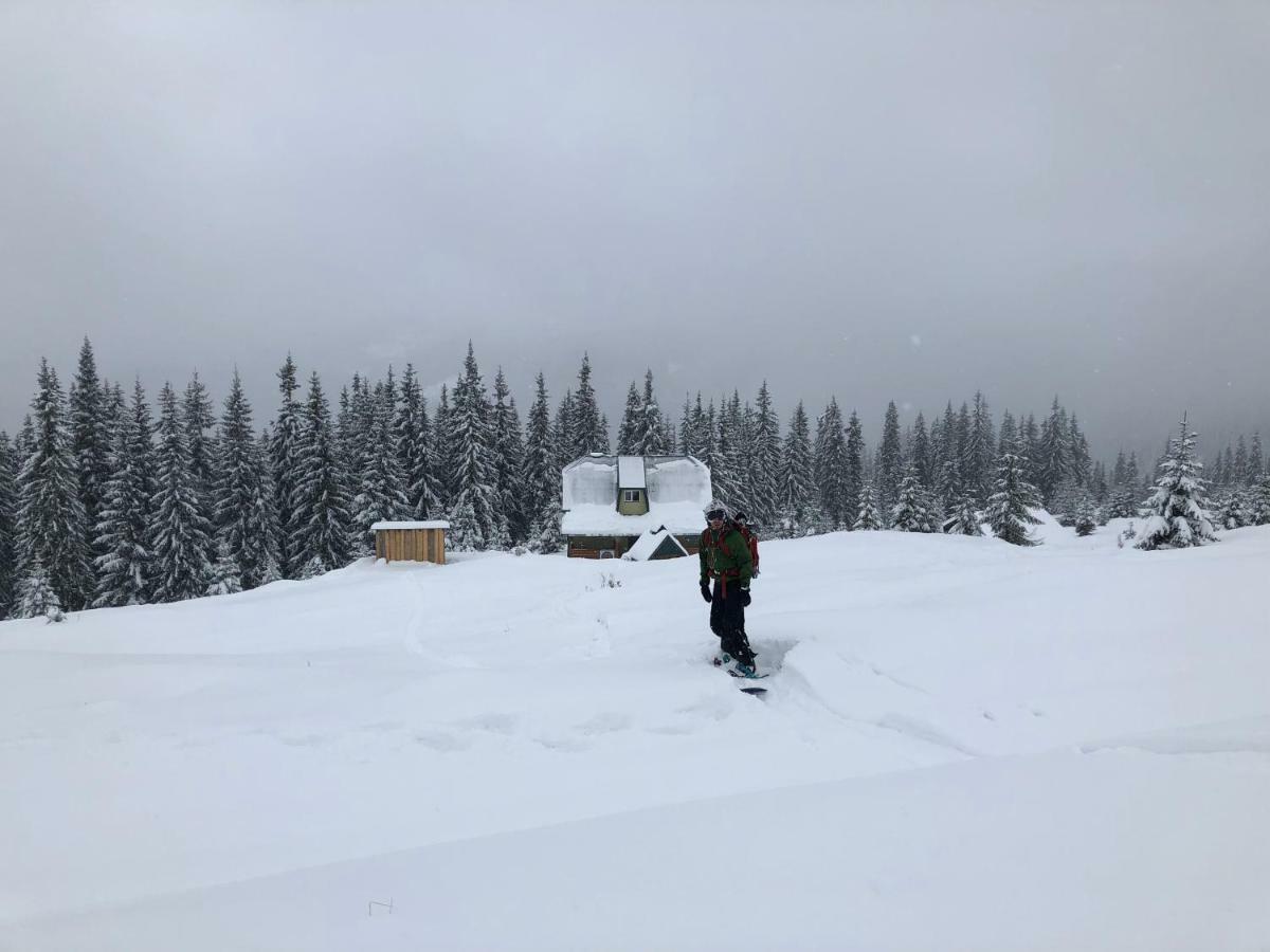 Готель Marmaros Rescue Hut Ділове Екстер'єр фото